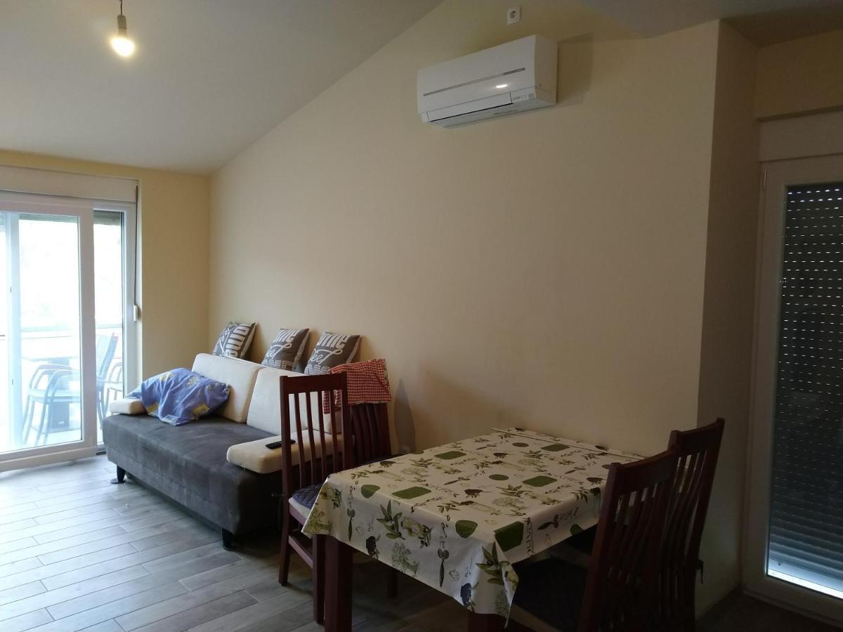 Admiral Apartment Brbinj Luaran gambar